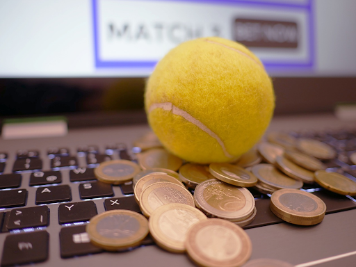 tennis-ball-on-keyboard-https://pixabay.com/photos/tennis-bet-sports-betting-win-4532445/